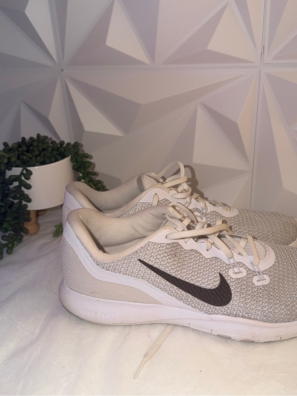 Nike Women's white/black Running Sneakers - Neutral Casual Trainers